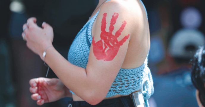 Alto Adige, ragazzina stuprata a festa paese