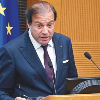 Copertina di Banche & extraprofitti, la Bce contro la tassa. Lite nel governo: dossier a Leo