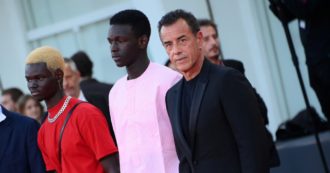 Copertina di Lampedusa, Matteo Garrone: “Ma chi può credere che gli arrivi si fermino? Non sono solo numeri”