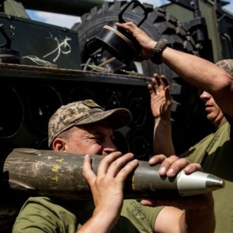 Copertina di Guerra in Ucraina. Russia, sanzioni aggirate: produzione bellica a mille