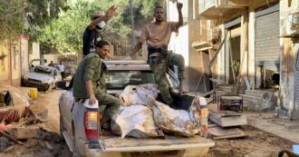 Copertina di Libia, per la Mezzaluna rossa i morti sono 11mila. “A Derna rischio di malattie per l’acqua contaminata, paura di epidemie”