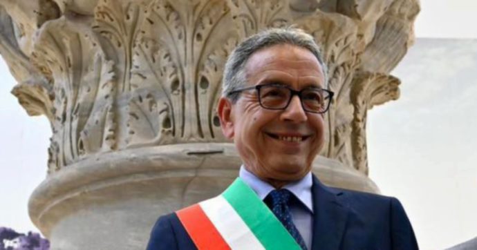 Il sindaco che accolse gli albanesi e ora governa con Lega e Fdi: “Da Brindisi a Lampedusa, la repressione non risolve. Serve l’Ue”