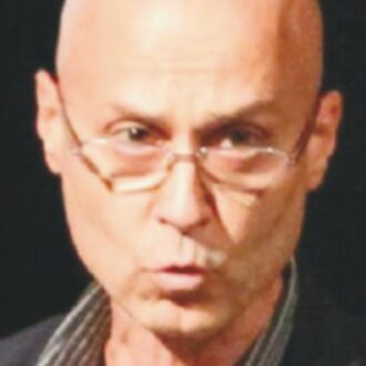 Copertina di Schlein, il linguista Arcangeli: “Troppi diversivi, Elly risponda  nel merito”