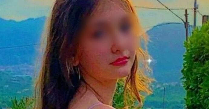 Morì folgorata in una vasca da bagno: 5 indagati. Sequestrati caricabatterie cinesi