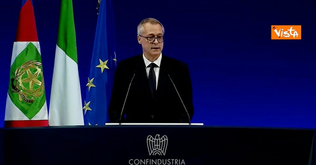 Assemblea Confindustria, le frasi del presidente Bonomi sul salario minimo: “Non risolve questione del lavoro povero”