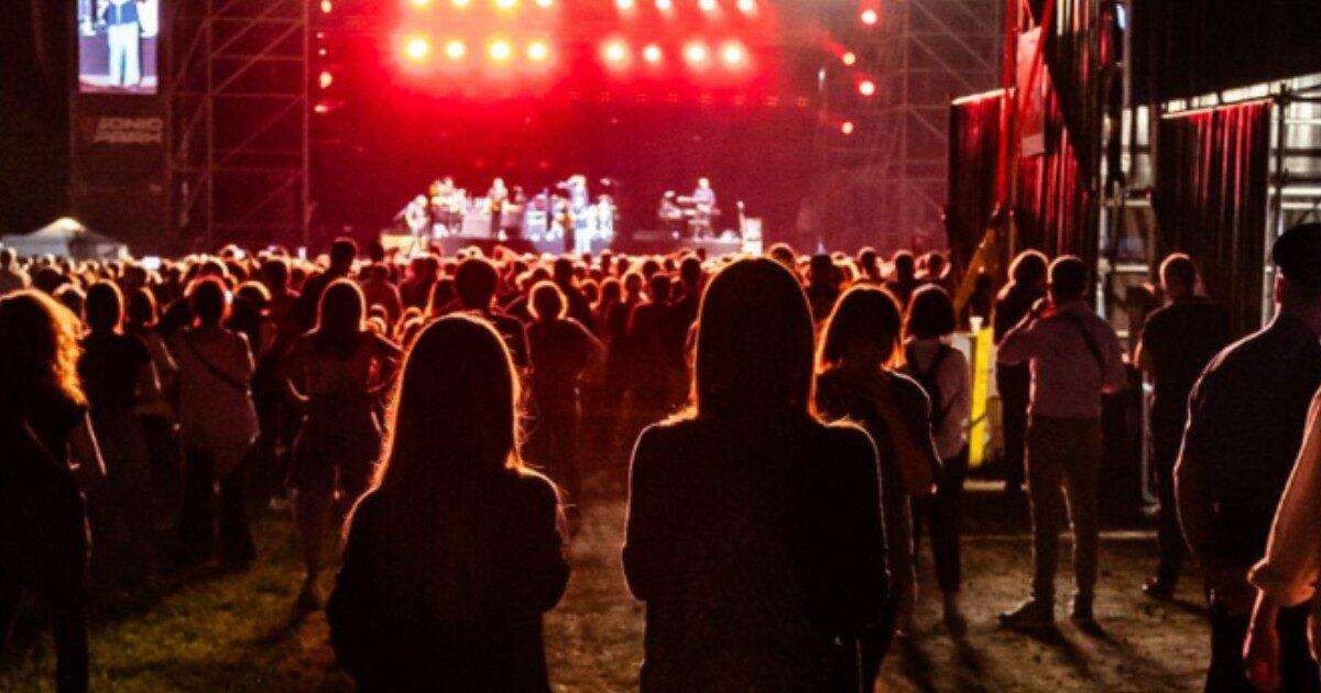 “Essere uomo oggi è più difficile e i giovani della Gen Z sono preoccupati. Tutta colpa del femminismo”: ecco i risultati del nuovo studio