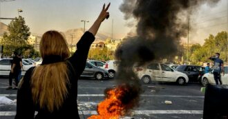 Copertina di Giovani, religiosi e ora anche ex propagandisti: a un anno dalla morte di Mahsa Amini, cresce il fronte anti-regime in Iran