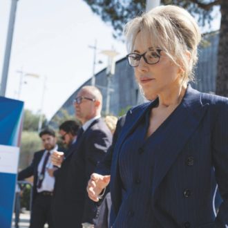 Copertina di Marina B.  avvisa  Meloni  su  Mediolanum&C.:   “La tassa è demagogica”