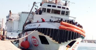 Copertina di “Porti chiusi per favorire la Lega”