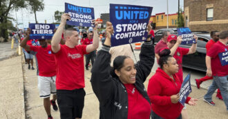 Copertina di In sciopero i lavoratori dell’auto negli Usa. Chiedono aumenti e migliori condizioni dopo i maxi profitti dei tre big Ford, Gm e Stellantis