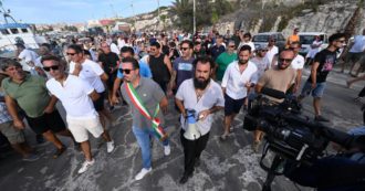 Copertina di Anche un bimbo morto tra caos, attese e cortei