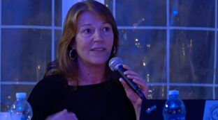 Copertina di Rigassificatore di Vado Ligure, l’analisi dei ricercatori di ReCommon: “Consumo di gas in discesa costante, non c’è reale necessità”