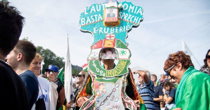 Pontida, regalano “Libero” e vendono cibi e birre senza scontrino