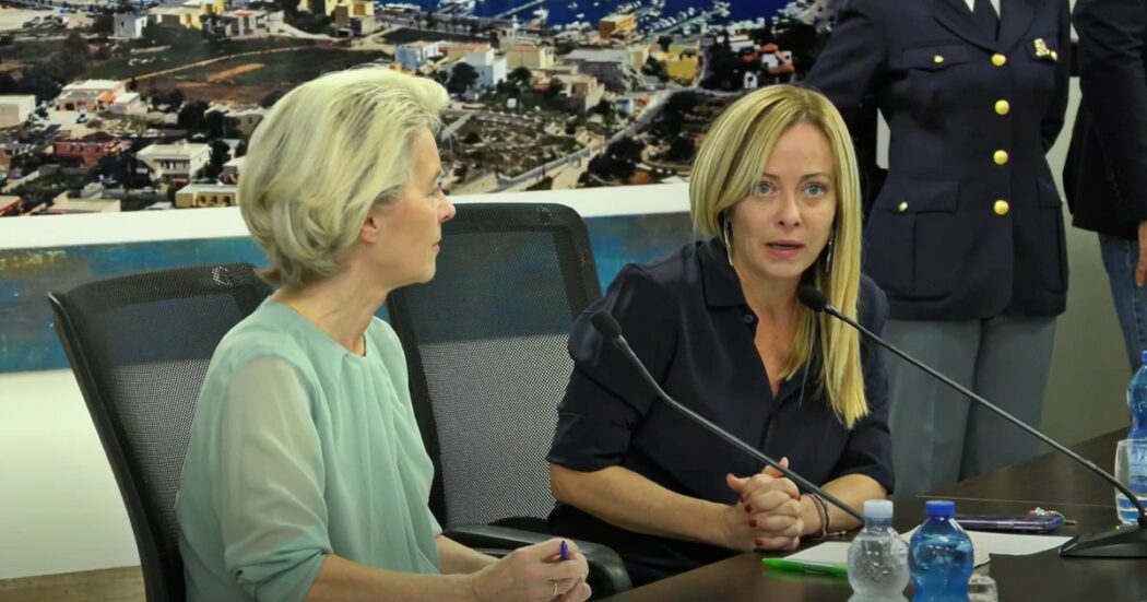 Meloni e Von der Leyen a Lampedusa. La presidente Ue: “Decidiamo noi chi entra”. La premier chiede una missione navale europea