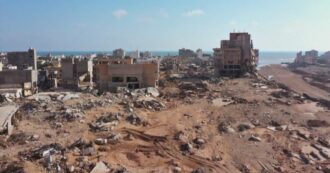 Copertina di Libia, il paesaggio desolato di Derna distrutta dall’alluvione: la città vista dall’alto