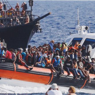 Copertina di Migranti, Meloni se la prende con Lega, Ue e Pd: “Ci remate contro”