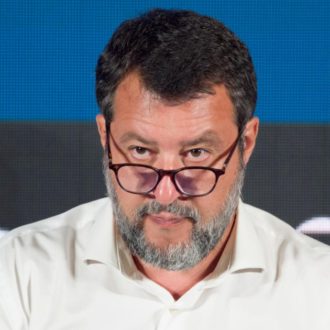 Copertina di “Emergenze” e “blitz”: sui migranti, politici e governi riciclano gli stessi slogan da 15 anni