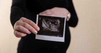 Copertina di Altro che emancipazione, così la tecnologia controlla il corpo delle donne