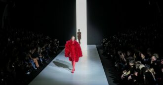 Copertina di Milano Fashion Week, dal 20 al 26 febbraio le sfilate della Moda Donna: “Lo scontrino medio atteso è di mille euro”. Ecco i debutti più attesi e tutti gli eventi