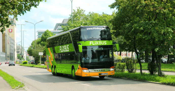 Flixbus Berlino-Trieste si ribalta: morta una 19enne, 5 feriti gravi. Coinvolti anche 3 italiani