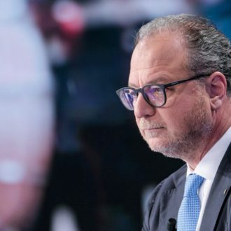 Copertina di Migranti, Giorgio Mulè (FI): “Blocco navale, solo slogan. Basta risposte securitarie”