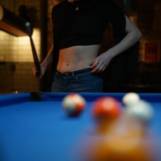 Copertina di Una donna “con le palle”: perché la lingua ci incasina la vita