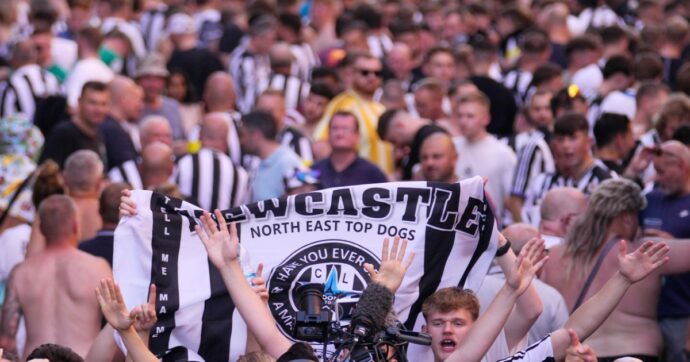“Palpeggiata ovunque”: giornalista denuncia le molestie dei tifosi del Newcastle sulla metro di Milano