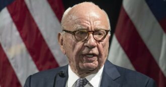 Copertina di Fox e News Corp, a 92 anni Rupert Murdoch annuncia l’addio alla presidenza: al suo posto il figlio Lachlan