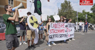 Copertina di Flash mob contro il nucleare a Roma: “Non ci salverà, diciamo no a questo sistema che produce solo miseria e sfruttamento”