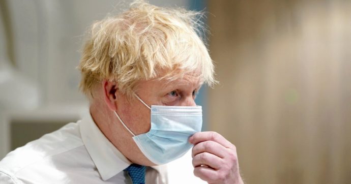 Londra, Johnson deve consegnare messaggi e mail