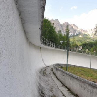 Copertina di Olimpiadi a Cortina, ancora nessuna pista. E i costi salgono a 3,6 miliardi