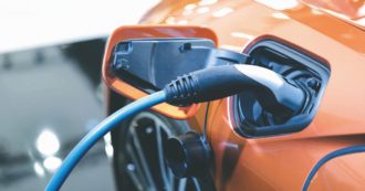 Copertina di L’auto cresce, ma in Italia l’elettrico (ancora) stenta