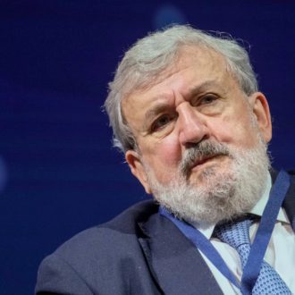 Copertina di Emiliano: “Conte? Gli schiaffoni tra alleati portano soltanto voti alla destra”