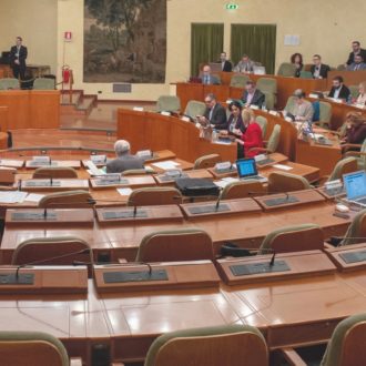 Copertina di Elezioni, voti e altri ricatti: le Regioni degli assenteisti