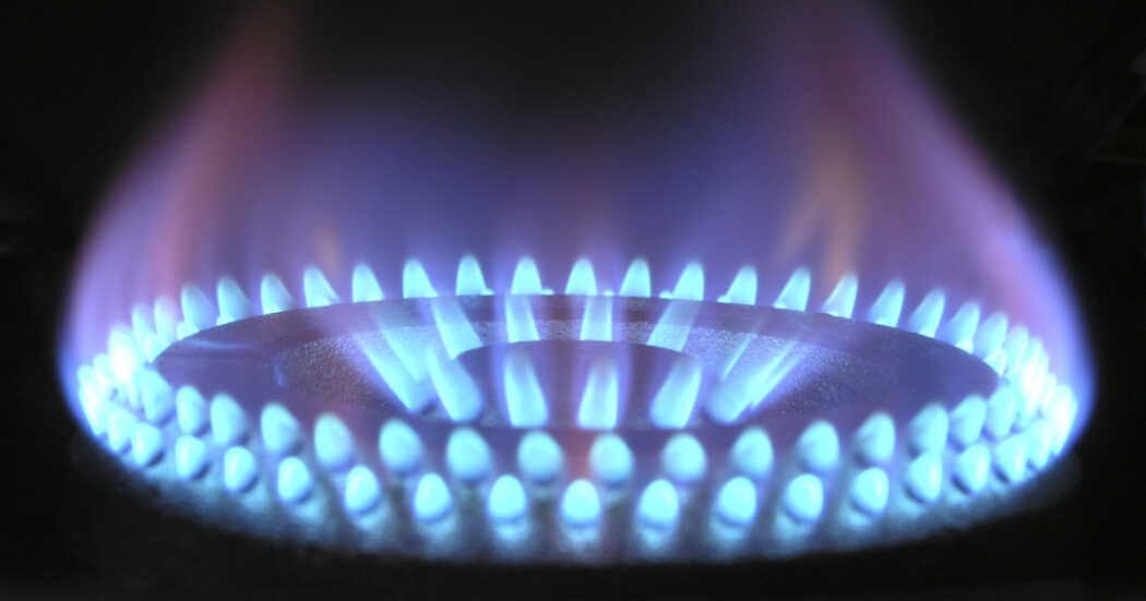 Gas, a dicembre la bolletta cala dal 6,7%. Nel 2023 ogni famiglia ha speso 1.300 euro