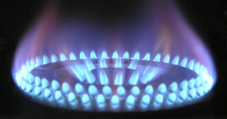 Copertina di Gas, a dicembre la bolletta cala dal 6,7%. Nel 2023 ogni famiglia ha speso 1.300 euro