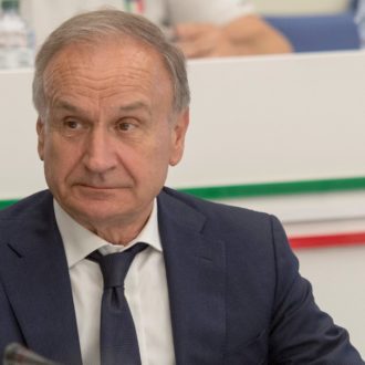 Copertina di Lo Sport si dà nuove regole. Le riscrivono i soliti vecchi