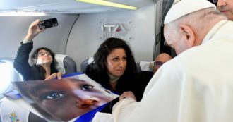 Copertina di Il Papa si commuove e accusa: “Odio spacciato per equilibrio”