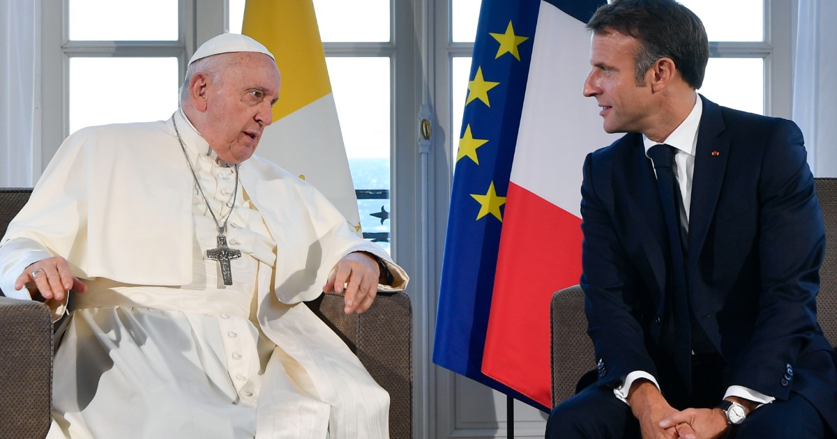 Non solo migranti, tensione tra il Papa e la Francia anche sul fine vita: Bergoglio boccia la nuova legge e smentisce la ricostruzione dell’Eliseo