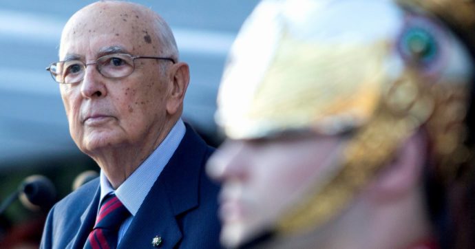 “Gentile, colto, straordinario”. L’ultimo inchino dei giornali