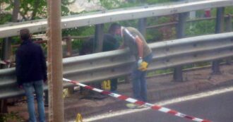 Copertina di Trieste, trovato cadavere appeso al guardrail di una strada: era bendato e con i piedi legati