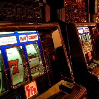 Copertina di Gioco d’azzardo, i videopoker & C.: +220% in 17 anni, primato dell’online