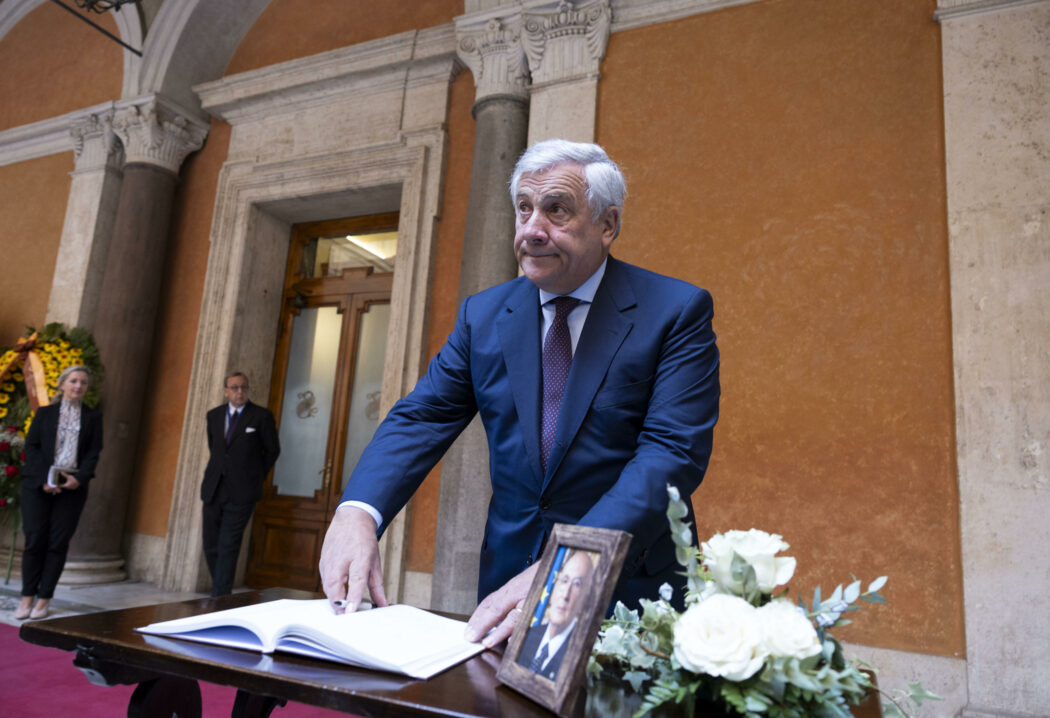 Il ministro degli Esteri Antonio Tajani alla camera ardente per Giorgio Napolitano, Roma 25 settembre 2023.
ANSA/MASSIMO PERCOSSI