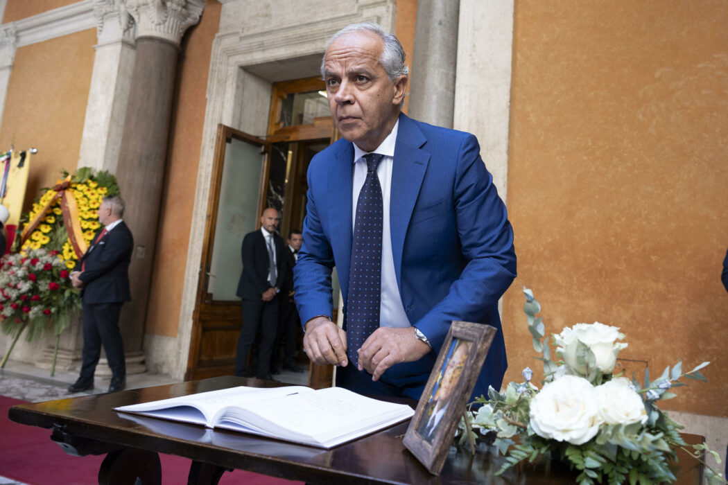 Il ministro dell’Interno Matteo Piantedosi alla camera ardente per Giorgio Napolitano, Roma, 25 settembre 2023. ANSA/MASSIMO PERCOSSI