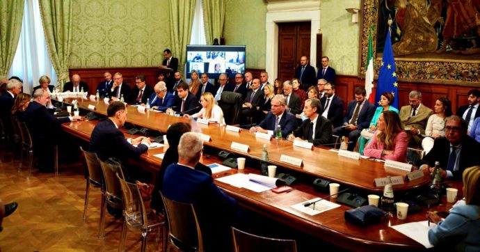 Via libera al dl Energia in Cdm. Il governo riscrive pure la quinta rata