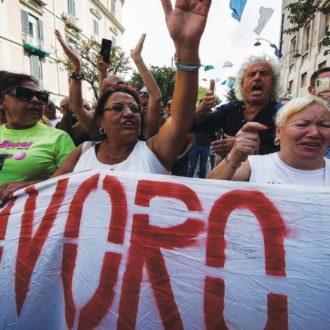 Copertina di Via il Rdc, ma i corsi sono fermi: migliaia senza un euro per mesi