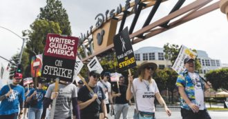 Copertina di Scioperare paga, almeno a Hollywood: c’è il primo accordo tra autori e produttori