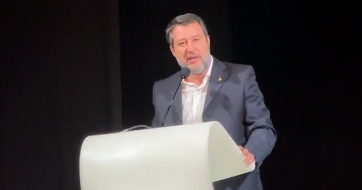 Salvini: “Penso a un piano casa per la borghesia, non per gli studenti in tenda davanti al Politecnico”