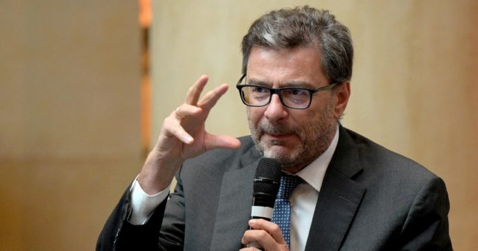Un po’ di deficit e ottimismo sul Pil:    Giorgetti prova a salvare la manovra