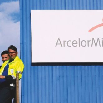 Copertina di Ilva: c’è l’intesa con Mittal, ma i soldi li mette lo Stato